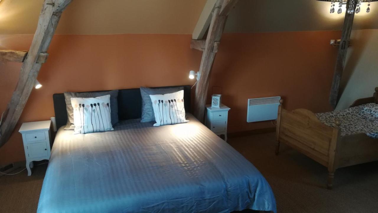 Gite Et Chambres D'Hotes Le Chene Billault Pouant エクステリア 写真