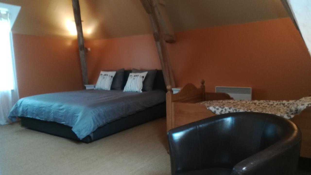 Gite Et Chambres D'Hotes Le Chene Billault Pouant エクステリア 写真