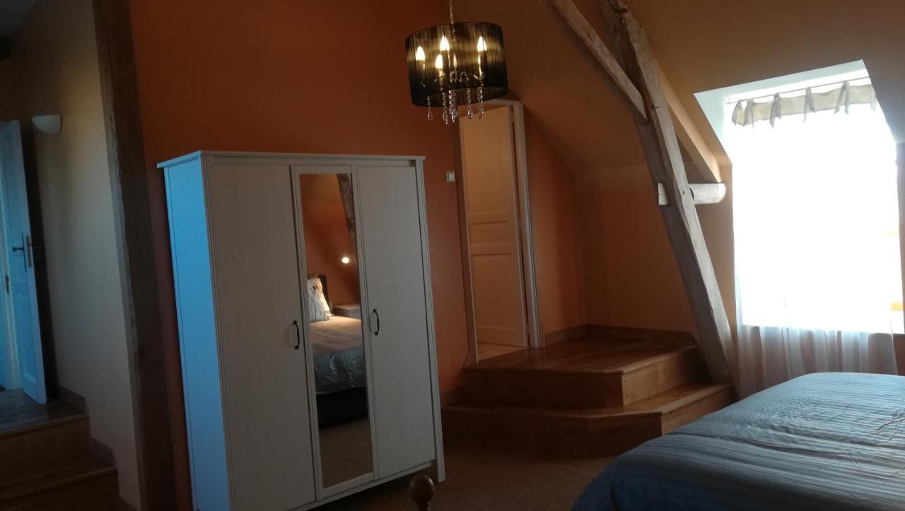 Gite Et Chambres D'Hotes Le Chene Billault Pouant エクステリア 写真