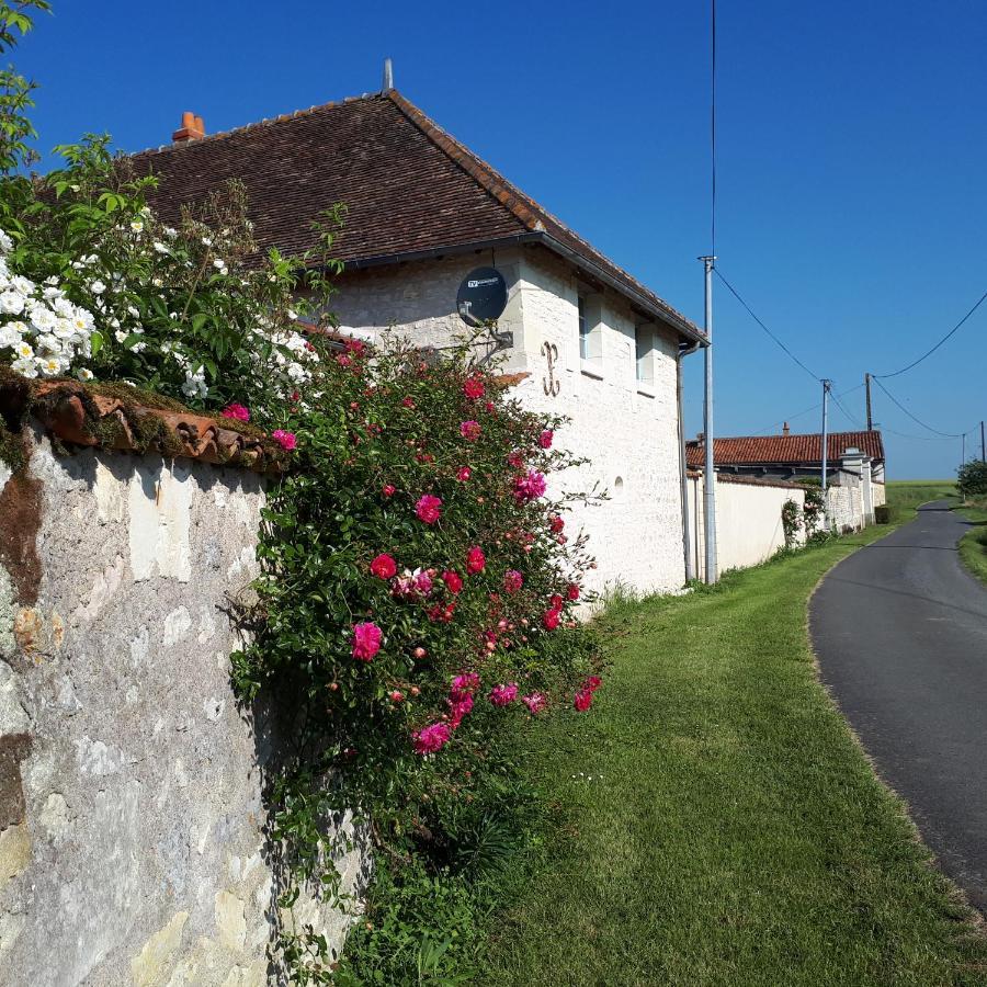 Gite Et Chambres D'Hotes Le Chene Billault Pouant エクステリア 写真