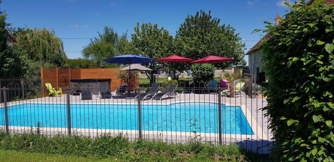Gite Et Chambres D'Hotes Le Chene Billault Pouant エクステリア 写真