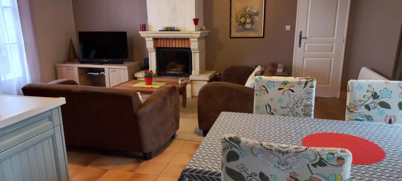 Gite Et Chambres D'Hotes Le Chene Billault Pouant エクステリア 写真